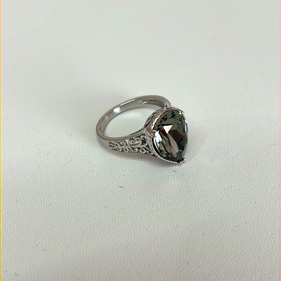 Sterling Silver Pear Shaped Gemstone Antique Style Ring - Picture 5 of 13